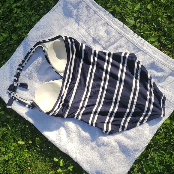 Womans One Piece Bathing Suit - Picture 3 of 4